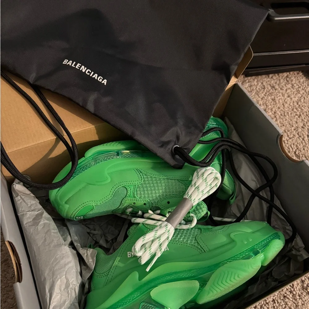 Balenciaga Women’s Green Sneakers - Picture 3 of 4